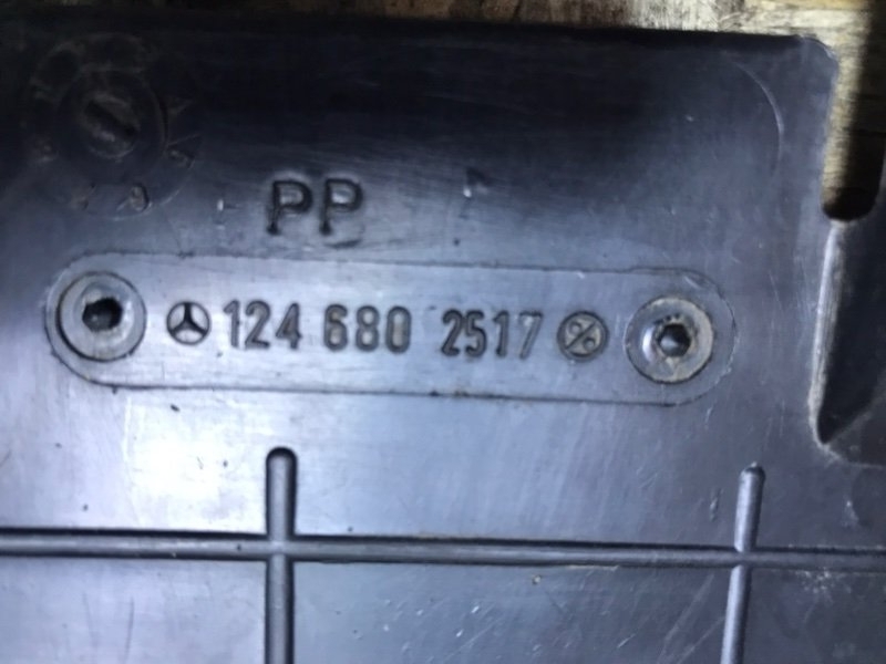 Накладка на торпедо Mercedes W124 1993 E320