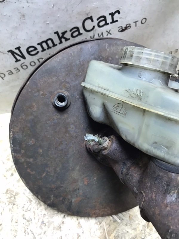 Вакуумный усилитель Mercedes w123 1985 Седан