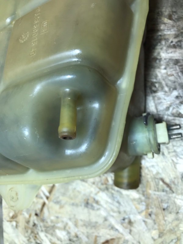 Бачок расширительный Mercedes W126 1988 420SE