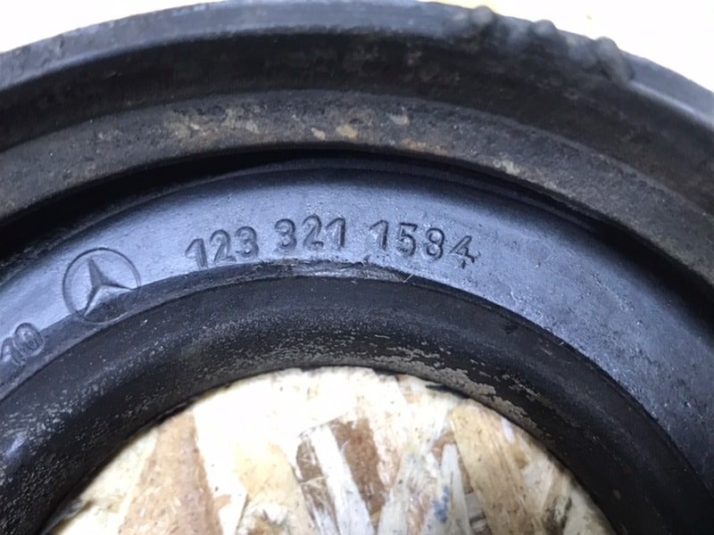 Пружина Mercedes w123 1980 Седан