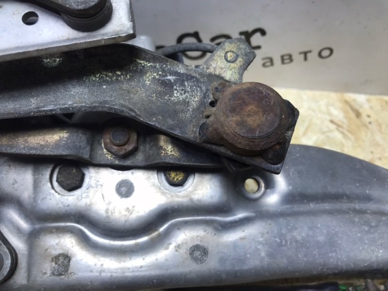 Трапеция стеклоочистителя Mercedes W126 1988 420SE