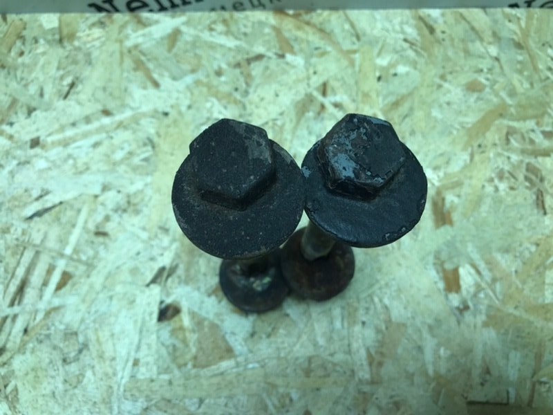 Болт развальный Mercedes w123 1980 Седан