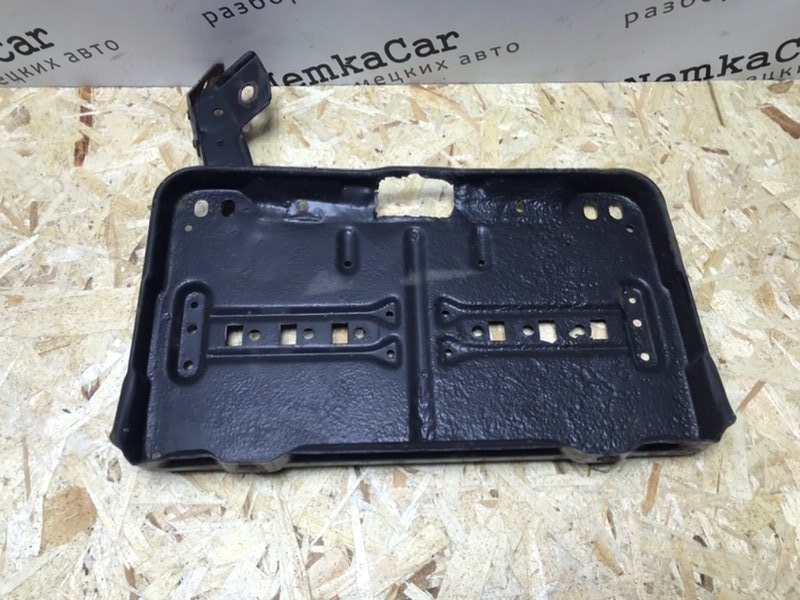 Площадка АКБ Mercedes w123 1980 Седан