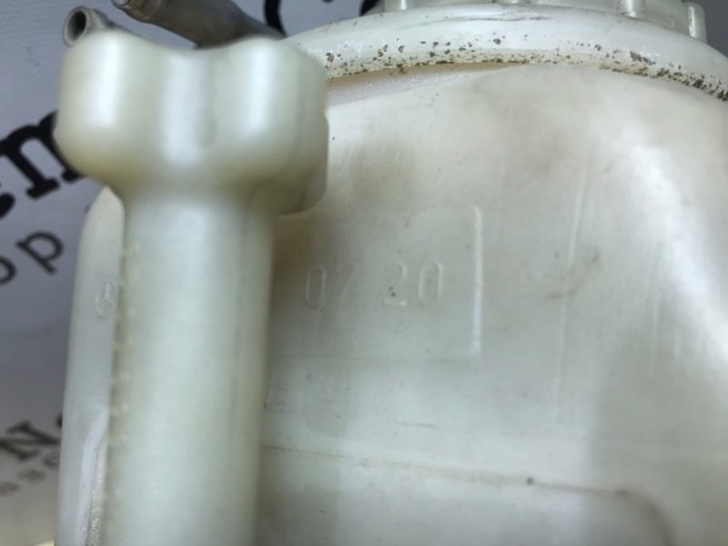 Бачок омывателя Mercedes W124 1992