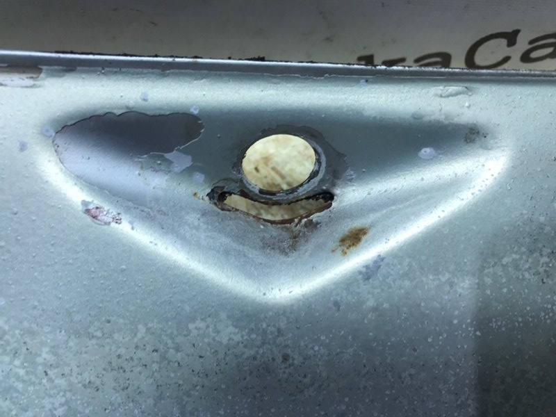 Панель трапеции стеклоочистителя. Mercedes w123 1980 Седан