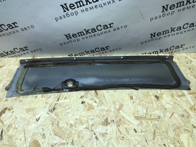 Панель трапеции стеклоочистителя. Mercedes w123 1980 Седан