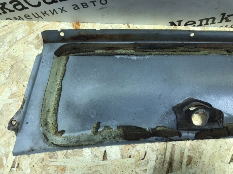 Панель трапеции стеклоочистителя. Mercedes w123 1980 Седан