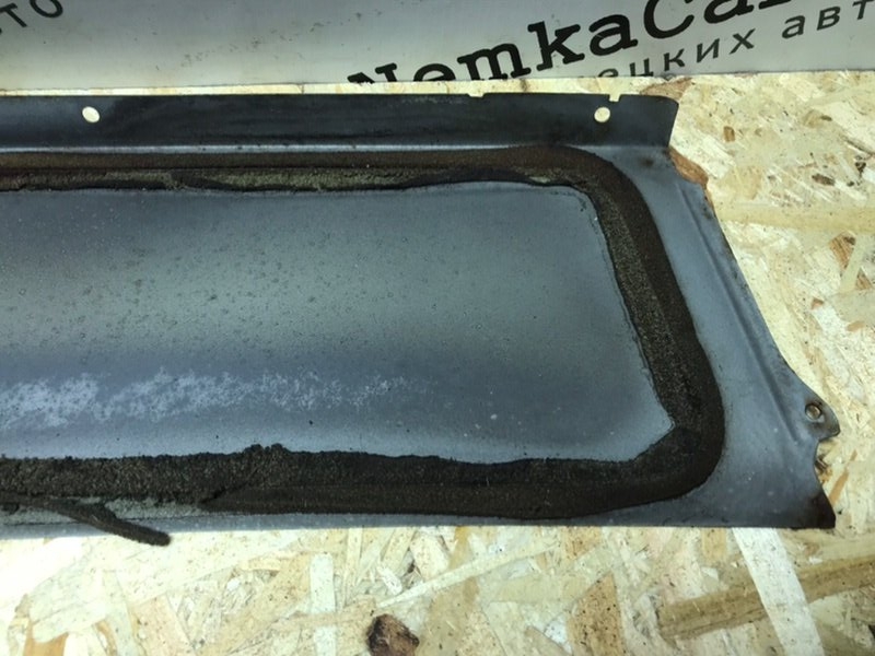 Панель трапеции стеклоочистителя. Mercedes w123 1980 Седан