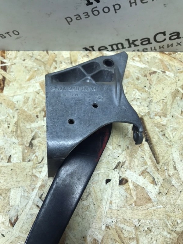 Педаль тормоза Mercedes W124 1989 E260