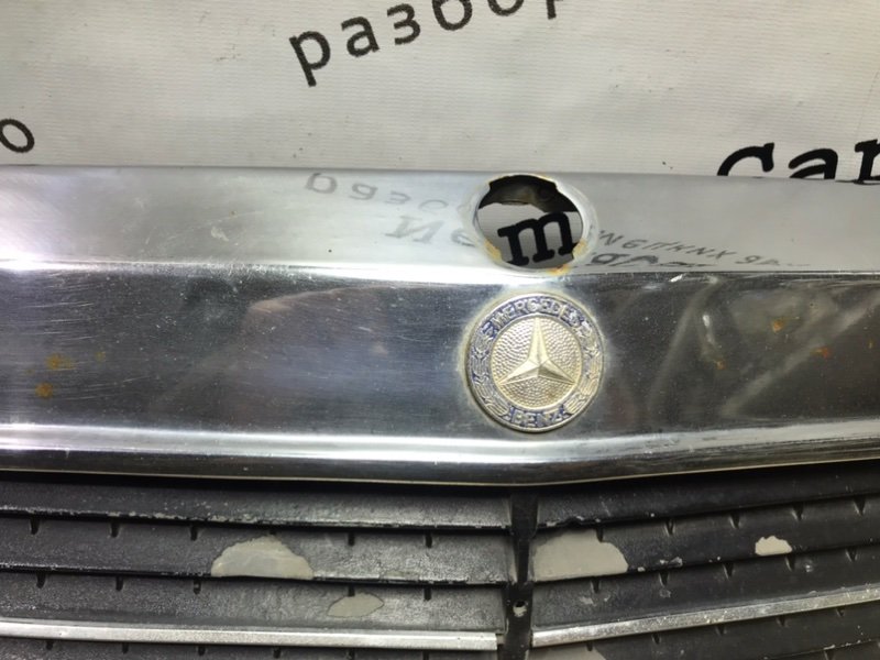 Решетка радиатора Mercedes W124 1989 E260