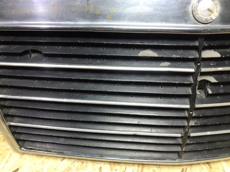 Решетка радиатора Mercedes W124 1989 E260