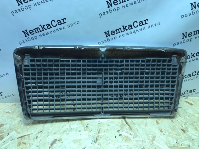 Решетка радиатора Mercedes W124 1989 E260