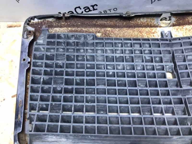 Решетка радиатора Mercedes W124 1989 E260