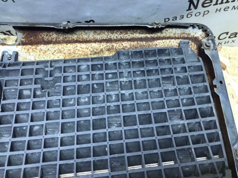 Решетка радиатора Mercedes W124 1989 E260