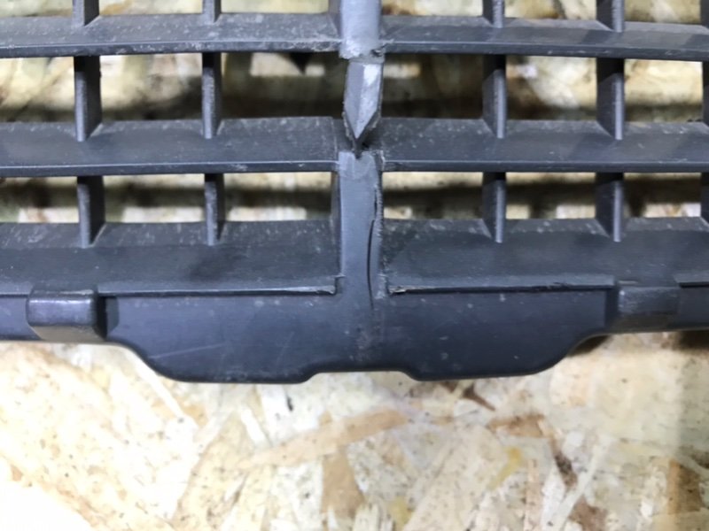 Решетка радиатора Mercedes W124 1993 E320