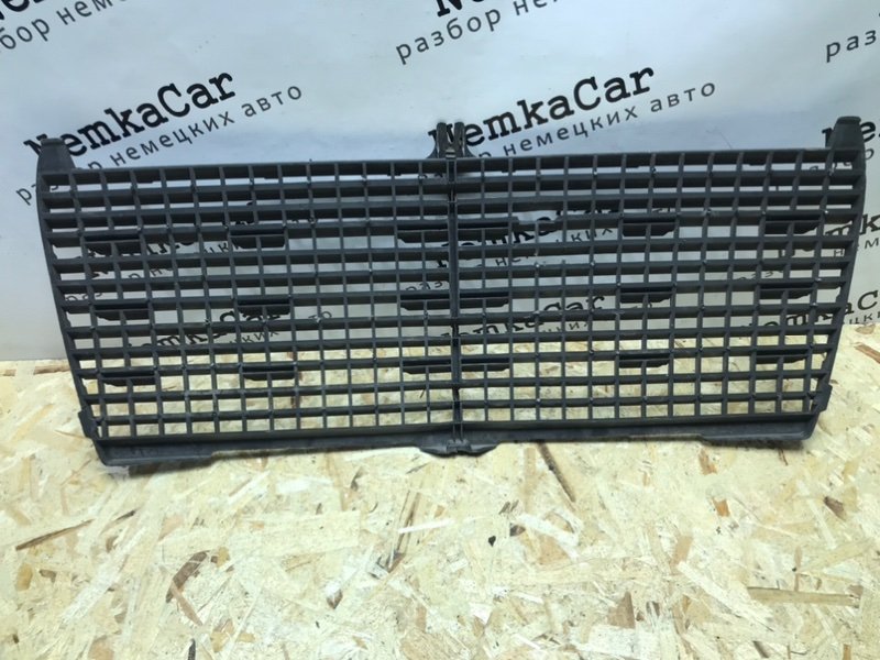 Решетка радиатора Mercedes W124 1993 E320
