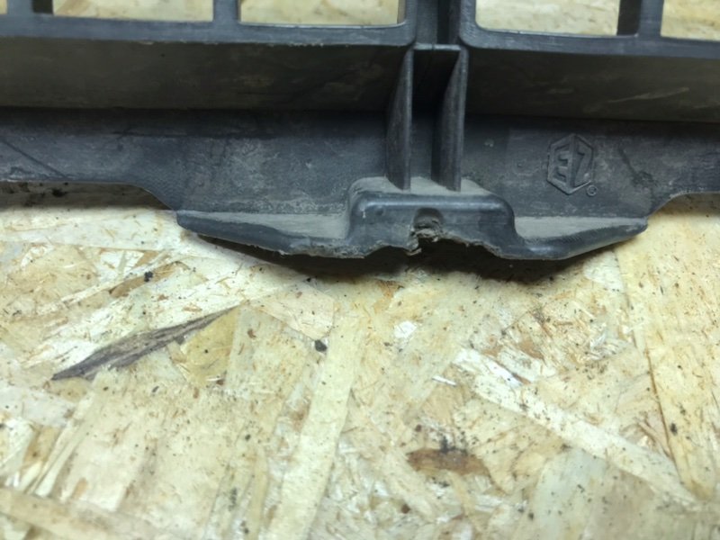 Решетка радиатора Mercedes W124 1993 E320