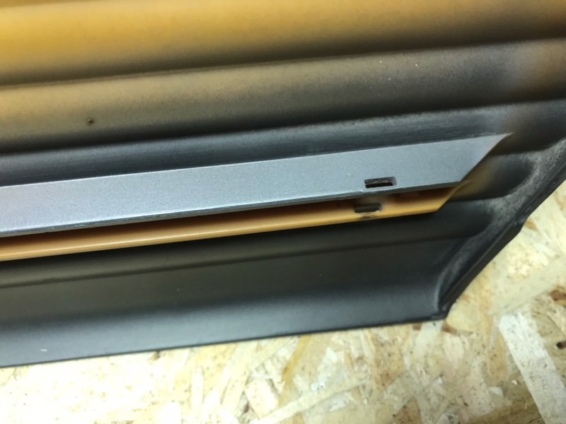 Молдинг двери Mercedes W126 1980