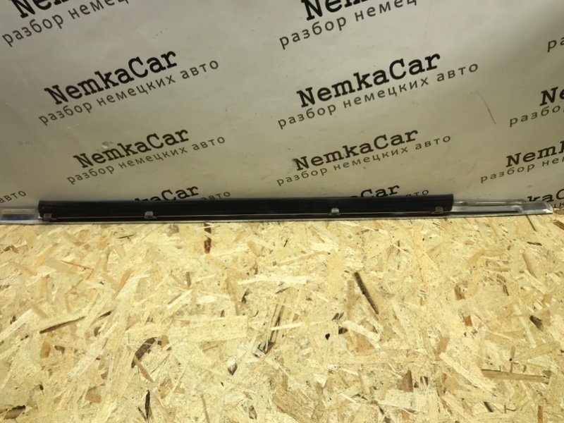 Молдинг стекла двери Mercedes W126 1988 420SE