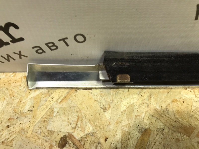 Молдинг стекла двери Mercedes W126 1988 420SE