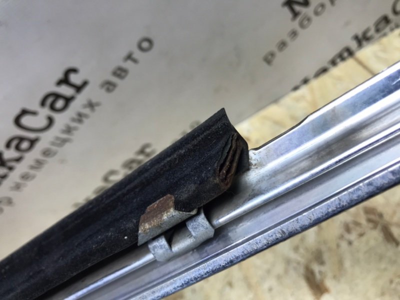 Молдинг стекла двери Mercedes W126 1988 420SE