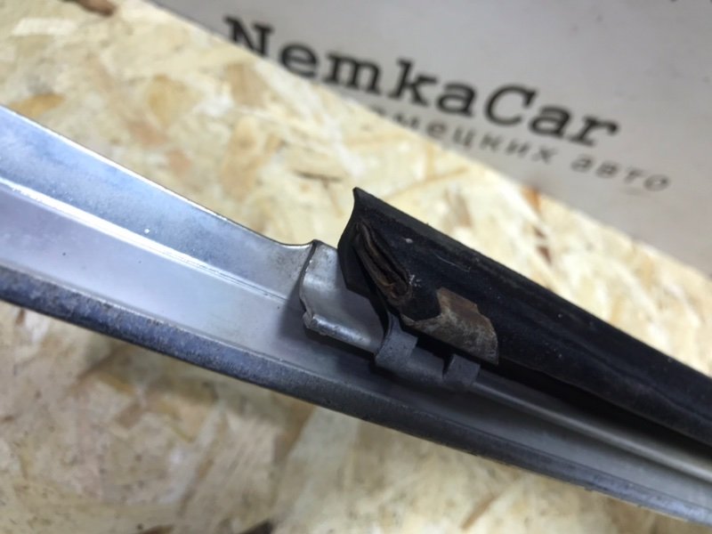 Молдинг стекла двери Mercedes W126 1988 420SE