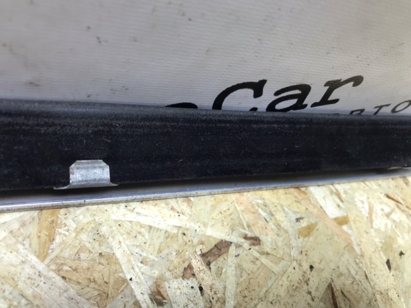 Молдинг стекла двери Mercedes W126 1988 420SE