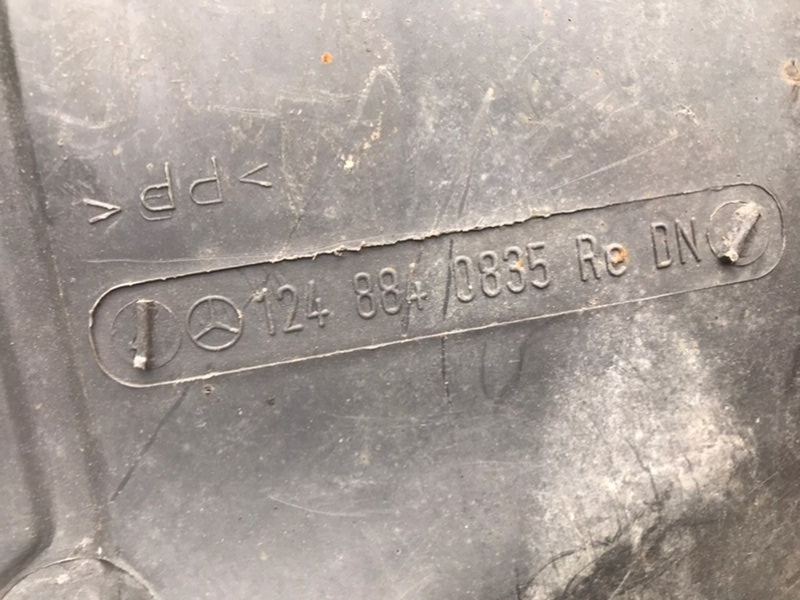 Подкрылки Mercedes W124 1993 250D