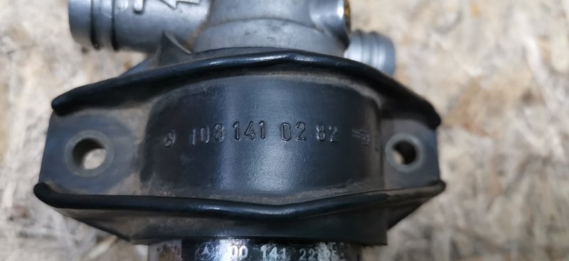 Регулятор холостого хода Mercedes W124 1989 E260