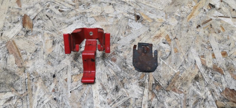 Кронштейн сиденья заднего Mercedes W124 1993 E320