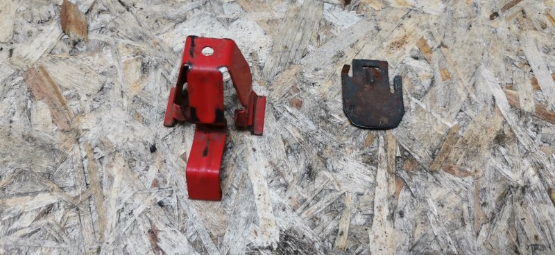 Кронштейн сиденья заднего Mercedes W124 1993 E320