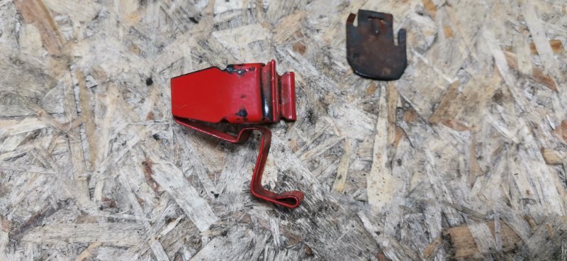 Кронштейн сиденья заднего Mercedes W124 1993 E320