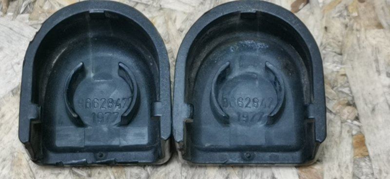 Крышка поводка стеклоочистителя VOLVO XC90 2004