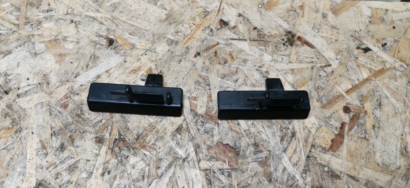 Кронштейн обшивки двери Mercedes W124 1993 E320