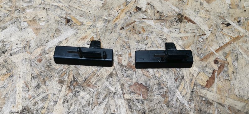 Кронштейн обшивки двери Mercedes W124 1993 E320