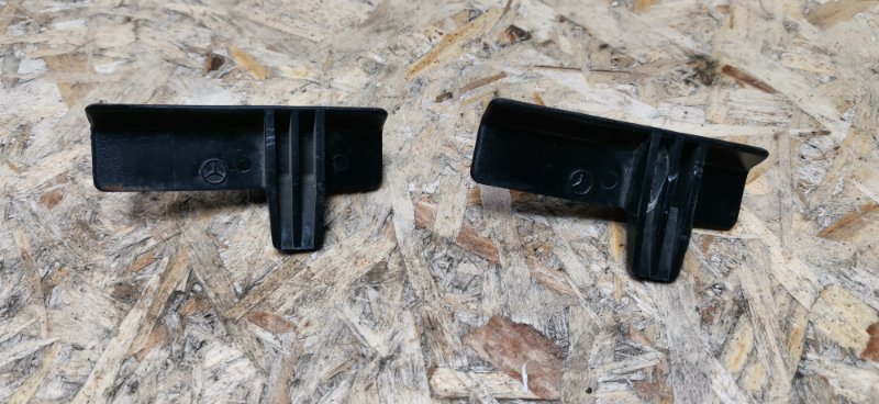 Кронштейн обшивки двери Mercedes W124 1993 E320