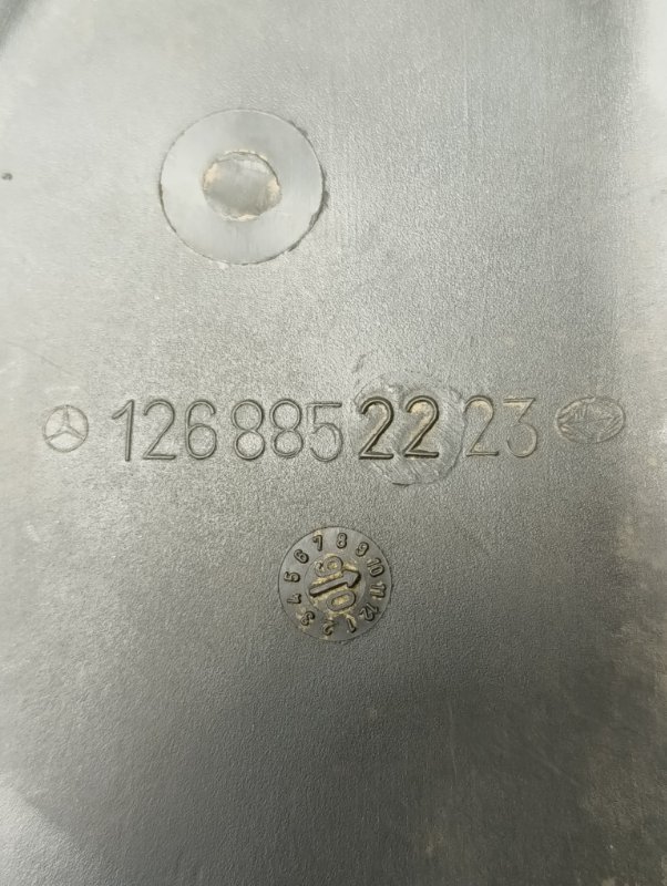 Брызговик Mercedes W126 1980