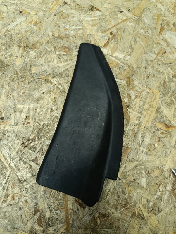 Брызговик Mercedes W126 1980