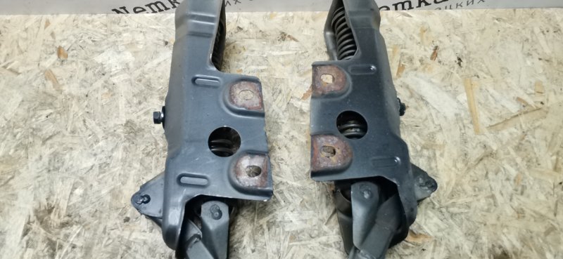 Петли крышки багажника Mercedes W126 1980