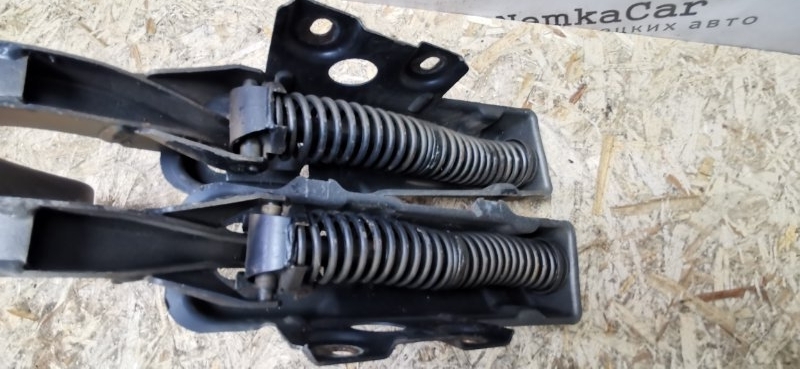 Петли крышки багажника Mercedes W126 1980