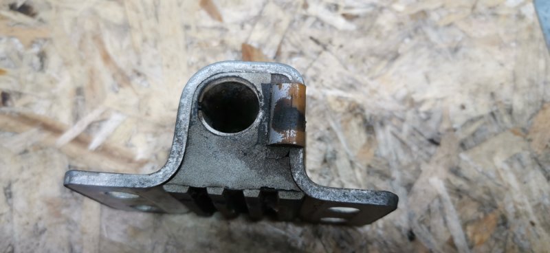 Фиксатор замка двери Mercedes w123 1980 Седан