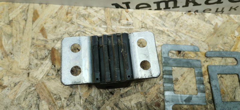 Фиксатор замка двери Mercedes w123 1980 Седан