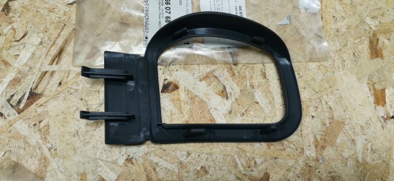 Рамка ручки двери внутренней Mercedes Vito 638