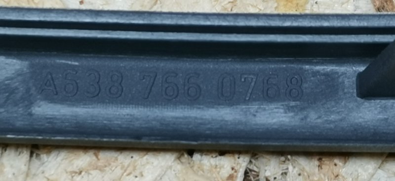 Рамка ручки двери внутренней Mercedes Vito 638