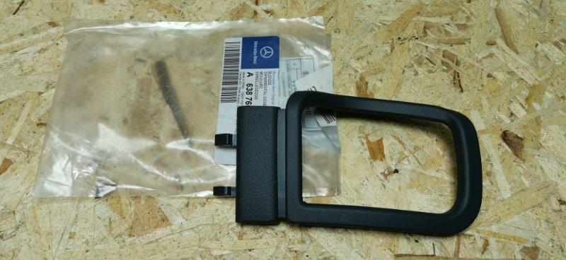 Рамка ручки двери внутренней Mercedes Vito 638