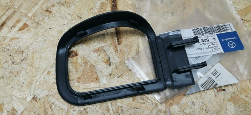 Рамка ручки двери внутренней Mercedes Vito 638