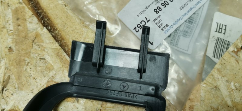 Рамка ручки двери внутренней Mercedes Vito 638