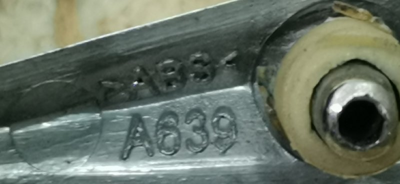 Эмблема Mercedes Vito 2004 639