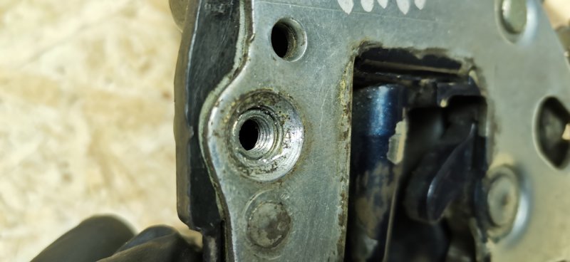 Замок двери Mercedes W126 1988 420SE