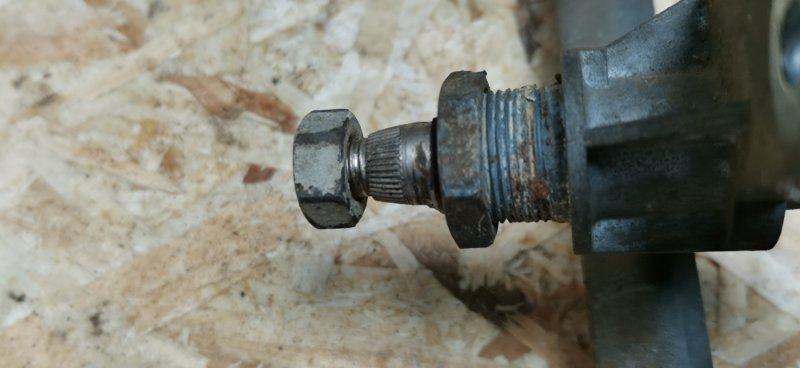 Трапеция стеклоочистителя Mercedes w123 1980 Седан